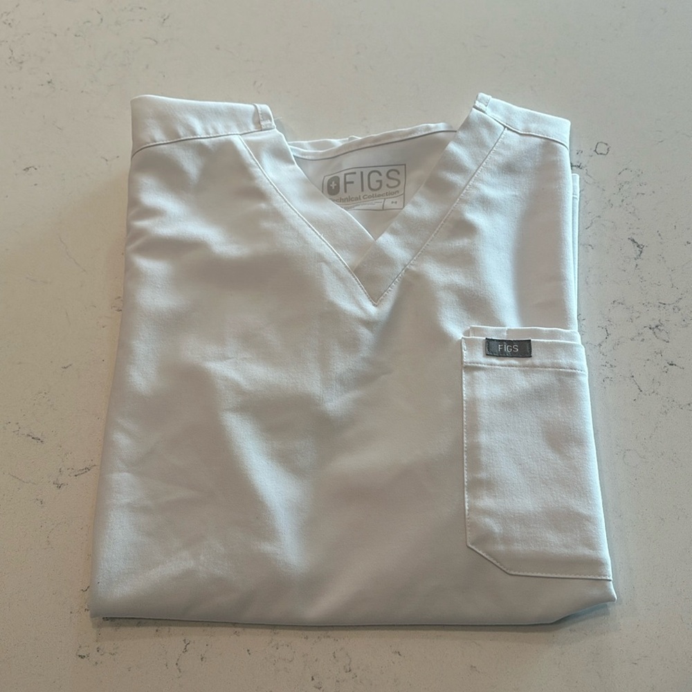 2 Men’s Figs scrub tops- Medium